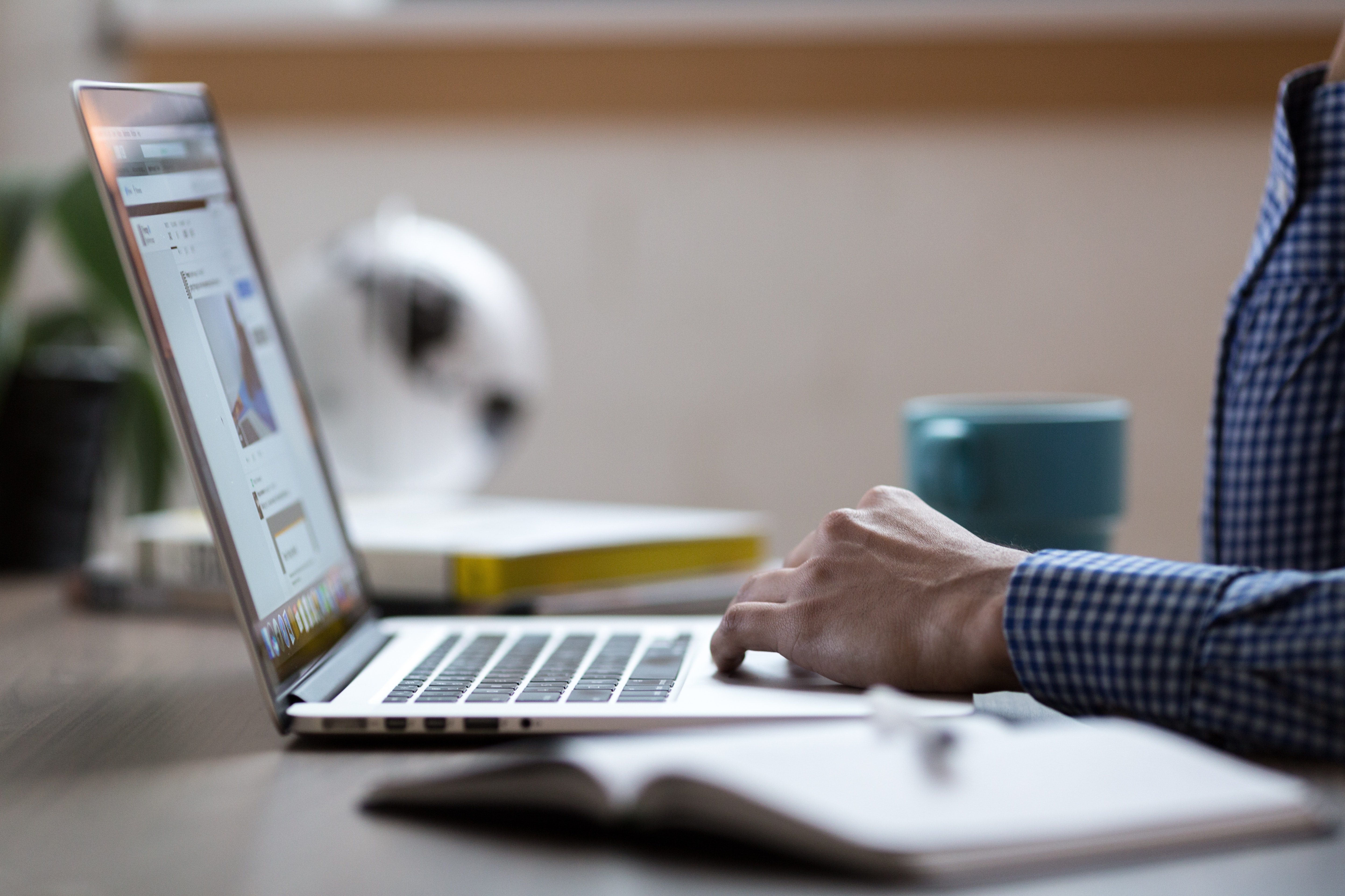 person watching webinar on Oracle Cloud Platform for Oracle SaaS